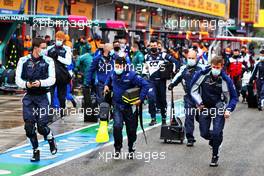 Williams Racing leave the grid. 18.04.2021. Formula 1 World Championship, Rd 2, Emilia Romagna Grand Prix, Imola, Italy, Race Day.