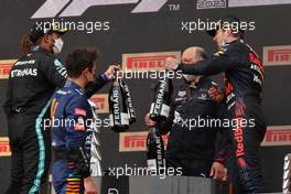 Lewis Hamilton (GBR) Mercedes AMG F1 W12 with Lando Norris (GBR) McLaren MCL35M, Karl Sengstbratl, Red Bull Racing Finance & Operations Director and Max Verstappen (NLD) Red Bull Racing. 18.04.2021. Formula 1 World Championship, Rd 2, Emilia Romagna Grand Prix, Imola, Italy, Race Day.