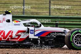 Mick Schumacher (GER) Haas VF-21 runs wide. 18.04.2021. Formula 1 World Championship, Rd 2, Emilia Romagna Grand Prix, Imola, Italy, Race Day.