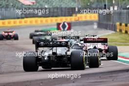 Kimi Raikkonen (FIN) Alfa Romeo Racing C41 leads Lewis Hamilton (GBR) Mercedes AMG F1 W12. 18.04.2021. Formula 1 World Championship, Rd 2, Emilia Romagna Grand Prix, Imola, Italy, Race Day.
