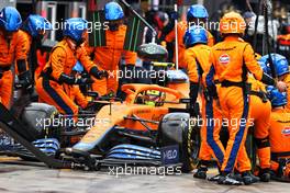 Lando Norris (GBR) McLaren MCL35M makes a pit stop. 18.04.2021. Formula 1 World Championship, Rd 2, Emilia Romagna Grand Prix, Imola, Italy, Race Day.