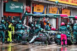 Sebastian Vettel (GER) Aston Martin F1 Team AMR21 makes a pit stop. 18.04.2021. Formula 1 World Championship, Rd 2, Emilia Romagna Grand Prix, Imola, Italy, Race Day.