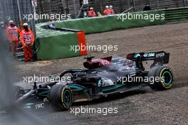 Lewis Hamilton (GBR) Mercedes AMG F1 W12 runs off the circuit at Tosa. 18.04.2021. Formula 1 World Championship, Rd 2, Emilia Romagna Grand Prix, Imola, Italy, Race Day.