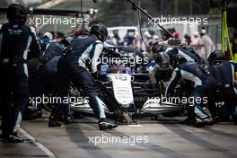 George Russell (GBR) Williams Racing FW43B makes a pit stop. 18.04.2021. Formula 1 World Championship, Rd 2, Emilia Romagna Grand Prix, Imola, Italy, Race Day.