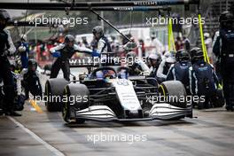 George Russell (GBR) Williams Racing FW43B makes a pit stop. 18.04.2021. Formula 1 World Championship, Rd 2, Emilia Romagna Grand Prix, Imola, Italy, Race Day.