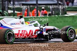 Mick Schumacher (GER) Haas VF-21 runs wide. 18.04.2021. Formula 1 World Championship, Rd 2, Emilia Romagna Grand Prix, Imola, Italy, Race Day.