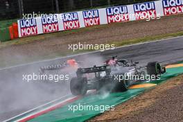 Lewis Hamilton (GBR) Mercedes AMG F1 W12 and Max Verstappen (NLD) Red Bull Racing RB16B battle for the lead at the start of the race. 18.04.2021. Formula 1 World Championship, Rd 2, Emilia Romagna Grand Prix, Imola, Italy, Race Day.