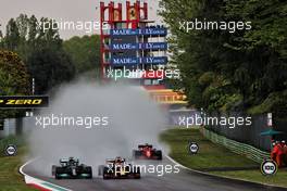Max Verstappen (NLD) Red Bull Racing RB16B leads Lewis Hamilton (GBR) Mercedes AMG F1 W12 at the start of the race. 18.04.2021. Formula 1 World Championship, Rd 2, Emilia Romagna Grand Prix, Imola, Italy, Race Day.