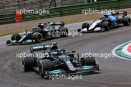 Valtteri Bottas (FIN) Mercedes AMG F1 W12 as Lewis Hamilton (GBR) Mercedes AMG F1 W12 runs off the circuit while attempting to lap George Russell (GBR) Williams Racing FW43B. 18.04.2021. Formula 1 World Championship, Rd 2, Emilia Romagna Grand Prix, Imola, Italy, Race Day.