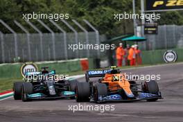 Lando Norris (GBR) McLaren MCL35M and Lewis Hamilton (GBR) Mercedes AMG F1 W12 battle for position. 18.04.2021. Formula 1 World Championship, Rd 2, Emilia Romagna Grand Prix, Imola, Italy, Race Day.