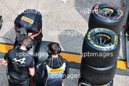 Alpine F1 Team with Pirelli tyre technicians. 17.04.2021. Formula 1 World Championship, Rd 2, Emilia Romagna Grand Prix, Imola, Italy, Qualifying Day.