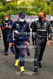 (L to R): Sergio Perez (MEX) Red Bull Racing with Lewis Hamilton (GBR) Mercedes AMG F1. 17.04.2021. Formula 1 World Championship, Rd 2, Emilia Romagna Grand Prix, Imola, Italy, Qualifying Day.