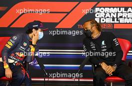 (L to R): Sergio Perez (MEX) Red Bull Racing and Lewis Hamilton (GBR) Mercedes AMG F1 in the post qualifying FIA Press Conference. 17.04.2021. Formula 1 World Championship, Rd 2, Emilia Romagna Grand Prix, Imola, Italy, Qualifying Day.