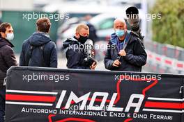 (L to R): Clive Mason (GBR) Photographer with Charles Coates (GBR) Photographer. 17.04.2021. Formula 1 World Championship, Rd 2, Emilia Romagna Grand Prix, Imola, Italy, Qualifying Day.