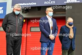 (L to R): Ross Brawn (GBR) Managing Director, Motor Sports; Stefano Domenicali (ITA) Formula One President and CEO; Jean Todt (FRA) FIA President - F1 pays tribute to two time 125cc World Champion and Moto GP Team Manager Fausto Gresini (ITA). 18.04.2021. Formula 1 World Championship, Rd 2, Emilia Romagna Grand Prix, Imola, Italy, Race Day.
