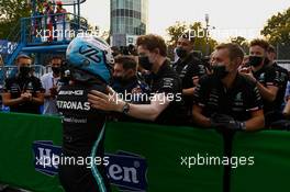 Valtteri Bottas (FIN) Mercedes AMG F1 celebrates being fastest in qualifying parc ferme. 10.09.2021. Formula 1 World Championship, Rd 14, Italian Grand Prix, Monza, Italy, Qualifying Day.