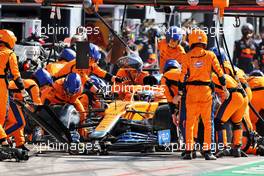 Daniel Ricciardo (AUS) McLaren MCL35M makes a pit stop. 12.09.2021. Formula 1 World Championship, Rd 14, Italian Grand Prix, Monza, Italy, Race Day.