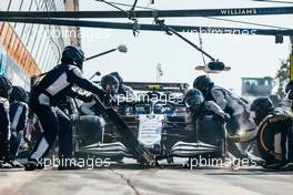 Nicholas Latifi (CDN) Williams Racing FW43B makes a pit stop. 12.09.2021. Formula 1 World Championship, Rd 14, Italian Grand Prix, Monza, Italy, Race Day.