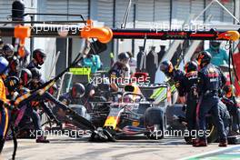 Max Verstappen (NLD) Red Bull Racing RB16B makes a pit stop. 12.09.2021. Formula 1 World Championship, Rd 14, Italian Grand Prix, Monza, Italy, Race Day.