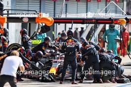Max Verstappen (NLD) Red Bull Racing RB16B makes a pit stop - delayed by a problem with the right front wheel. 12.09.2021. Formula 1 World Championship, Rd 14, Italian Grand Prix, Monza, Italy, Race Day.