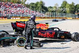 Lewis Hamilton (GBR) Mercedes AMG F1 W12 after he crashed with Max Verstappen (NLD) Red Bull Racing at the first chicane. 12.09.2021. Formula 1 World Championship, Rd 14, Italian Grand Prix, Monza, Italy, Race Day.