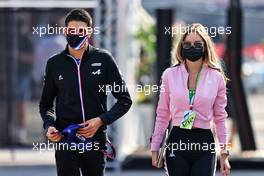 Esteban Ocon (FRA) Alpine F1 Team with his girlfriend Elena Berri (ITA). 11.09.2021. Formula 1 World Championship, Rd 14, Italian Grand Prix, Monza, Italy, Sprint Day.