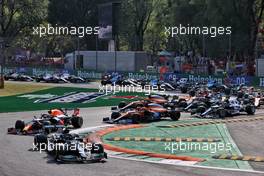 Valtteri Bottas (FIN) Mercedes AMG F1 W12 leads at the start. 11.09.2021. Formula 1 World Championship, Rd 14, Italian Grand Prix, Monza, Italy, Sprint Day.