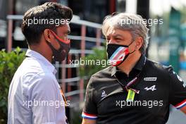 (L to R): Lawrence Barretto (GBR) Formula 1 Senior Writer Editor with Luca de Meo (ITA) Groupe Renault Chief Executive Officer. 12.09.2021. Formula 1 World Championship, Rd 14, Italian Grand Prix, Monza, Italy, Race Day.