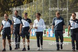 Pierre Gasly (FRA) AlphaTauri walks the circuit with the team. 09.09.2021. Formula 1 World Championship, Rd 14, Italian Grand Prix, Monza, Italy, Preparation Day.