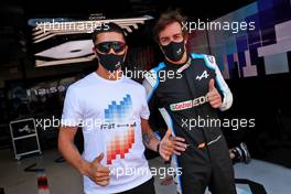 (L to R): Felipe Pantone, Artist, with Fernando Alonso (ESP) Alpine F1 Team. 21.05.2021. Formula 1 World Championship, Rd 5, Monaco Grand Prix, Monte Carlo, Monaco, Friday.