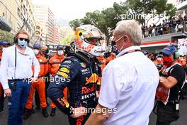 (L to R): Race winner Max Verstappen (NLD) Red Bull Racing in parc ferme with Dr Helmut Marko (AUT) Red Bull Motorsport Consultant. 23.05.2021. Formula 1 World Championship, Rd 5, Monaco Grand Prix, Monte Carlo, Monaco, Race Day.