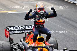 Race winner Max Verstappen (NLD) Red Bull Racing RB16B celebrates in parc ferme. 23.05.2021. Formula 1 World Championship, Rd 5, Monaco Grand Prix, Monte Carlo, Monaco, Race Day.