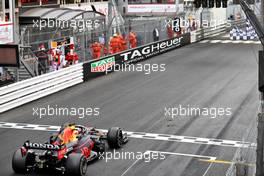 Race winner Max Verstappen (NLD) Red Bull Racing RB16B takes the chequered flag at the end of the race. 23.05.2021. Formula 1 World Championship, Rd 5, Monaco Grand Prix, Monte Carlo, Monaco, Race Day.