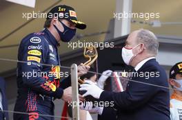 Race winner Max Verstappen (NLD) Red Bull Racing celebrates on the podium with HSH Prince Albert of Monaco (MON). 23.05.2021. Formula 1 World Championship, Rd 5, Monaco Grand Prix, Monte Carlo, Monaco, Race Day.