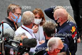 (L to R): Andreas Seidl, McLaren Managing Director with Geri Horner (GBR) Singer and Adrian Newey (GBR) Red Bull Racing Chief Technical Officer in parc ferme. 23.05.2021. Formula 1 World Championship, Rd 5, Monaco Grand Prix, Monte Carlo, Monaco, Race Day.