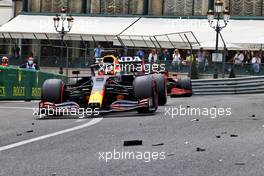 Max Verstappen (NLD) Red Bull Racing RB16B passes debris of Mick Schumacher (GER) Haas VF-21. 22.05.2021. Formula 1 World Championship, Rd 5, Monaco Grand Prix, Monte Carlo, Monaco, Qualifying Day.