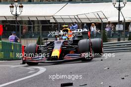 Sergio Perez (MEX) Red Bull Racing RB16B passes debris of Mick Schumacher (GER) Haas VF-21. 22.05.2021. Formula 1 World Championship, Rd 5, Monaco Grand Prix, Monte Carlo, Monaco, Qualifying Day.