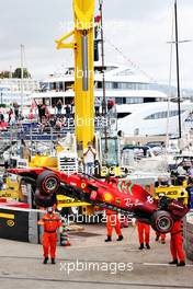 The damaged Ferrari SF-21 of pole sitter Charles Leclerc (MON) Ferrari, who crashed out at the end of qualifying. 22.05.2021. Formula 1 World Championship, Rd 5, Monaco Grand Prix, Monte Carlo, Monaco, Qualifying Day.