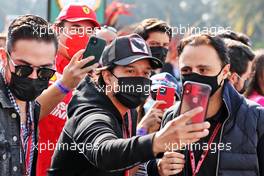 Felipe Massa (BRA) with fans. 05.11.2021. Formula 1 World Championship, Rd 18, Mexican Grand Prix, Mexico City, Mexico, Practice Day.