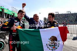 Max Verstappen (NLD) Red Bull Racing RB16B with Antonio Perez (MEX) and Sergio Perez (MEX) Red Bull Racing RB16B. 07.11.2021. Formula 1 World Championship, Rd 18, Mexican Grand Prix, Mexico City, Mexico, Race Day.