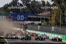(L to R): Lewis Hamilton (GBR) Mercedes AMG F1 W12, Valtteri Bottas (FIN) Mercedes AMG F1 W12 and Max Verstappen (NLD) Red Bull Racing RB16B at the start of the race. 07.11.2021. Formula 1 World Championship, Rd 18, Mexican Grand Prix, Mexico City, Mexico, Race Day.