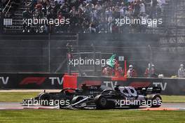 A damaged Yuki Tsunoda (JPN) AlphaTauri AT02 and Valtteri Bottas (FIN) Mercedes AMG F1 W12 at the start of the race. 07.11.2021. Formula 1 World Championship, Rd 18, Mexican Grand Prix, Mexico City, Mexico, Race Day.