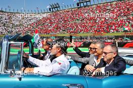 Stefano Domenicali (ITA) Formula One President and CEO with Carlos Slim Domit (MEX) Chairman of America Movil and Carlos Slim Helu (MEX) Business Magnate on the drivers parade. 07.11.2021. Formula 1 World Championship, Rd 18, Mexican Grand Prix, Mexico City, Mexico, Race Day.