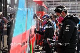 Esteban Ocon (FRA) Alpine F1 Team - Pantone spray painting. 07.11.2021. Formula 1 World Championship, Rd 18, Mexican Grand Prix, Mexico City, Mexico, Race Day.