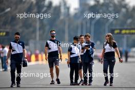 Yuki Tsunoda (JPN) AlphaTauri walks the circuit with the team. 04.11.2021. Formula 1 World Championship, Rd 18, Mexican Grand Prix, Mexico City, Mexico, Preparation Day.