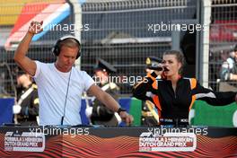 Davina Michelle (NLD) Singer (Right) on the grid. 05.09.2021. Formula 1 World Championship, Rd 13, Dutch Grand Prix, Zandvoort, Netherlands, Race Day.