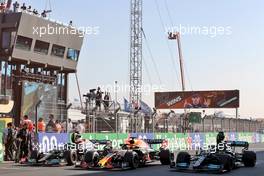 Parc ferme (L to R): Lewis Hamilton (GBR) Mercedes AMG F1 W12; Max Verstappen (NLD) Red Bull Racing RB16B; Valtteri Bottas (FIN) Mercedes AMG F1 W12. 05.09.2021. Formula 1 World Championship, Rd 13, Dutch Grand Prix, Zandvoort, Netherlands, Race Day.