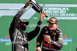Lewis Hamilton (GBR), Mercedes AMG F1  and Max Verstappen (NLD), Red Bull Racing  05.09.2021. Formula 1 World Championship, Rd 13, Dutch Grand Prix, Zandvoort, Netherlands, Race Day.