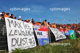 Circuit atmosphere - Max Verstappen (NLD) Red Bull Racing fans and banners. 05.09.2021. Formula 1 World Championship, Rd 13, Dutch Grand Prix, Zandvoort, Netherlands, Race Day.