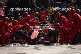 Carlos Sainz Jr (ESP) Ferrari SF-21 makes a pit stop. 05.09.2021. Formula 1 World Championship, Rd 13, Dutch Grand Prix, Zandvoort, Netherlands, Race Day.